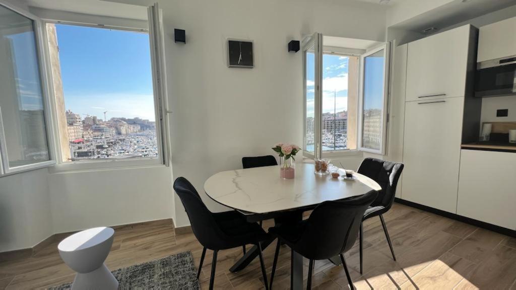 Appartement Face Au Vieux Port Vue 180 De Notre Dame Au Panier *